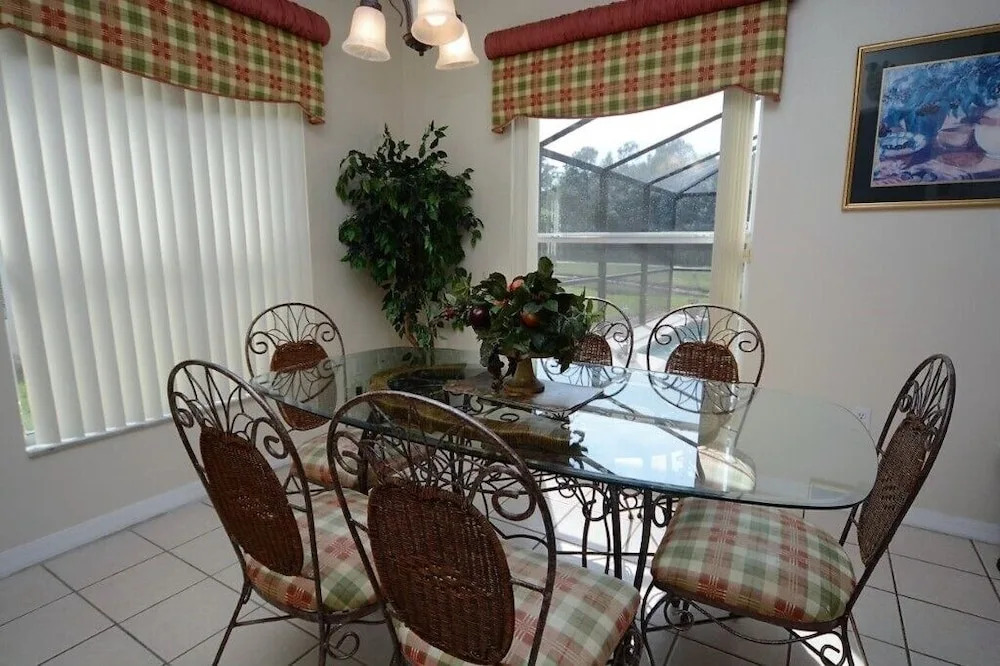 86340 2-story Pristine 4-bed Pool Home W/hot Tub & Balcony