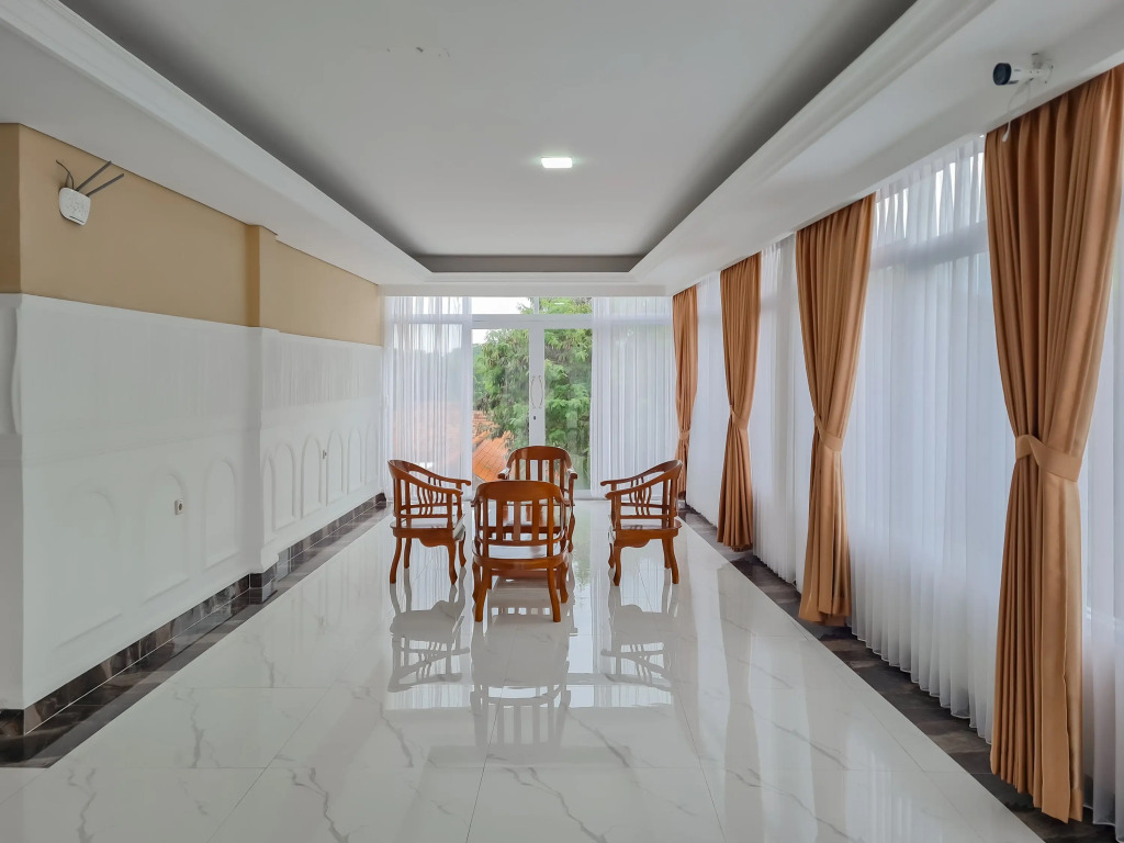 Sans Hotel Grand Sabaraya Cikampek