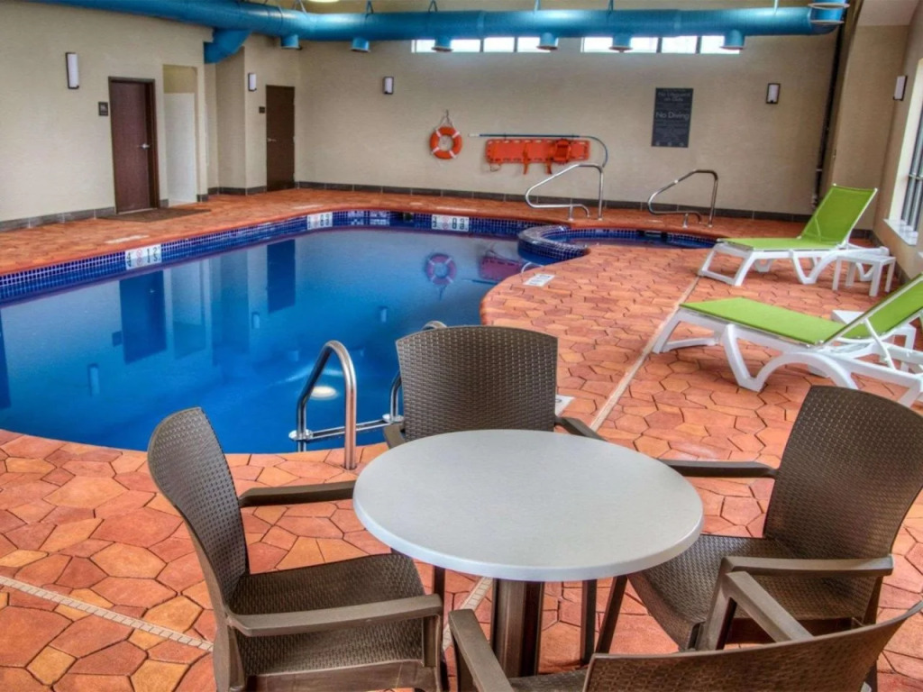 Comfort Suites