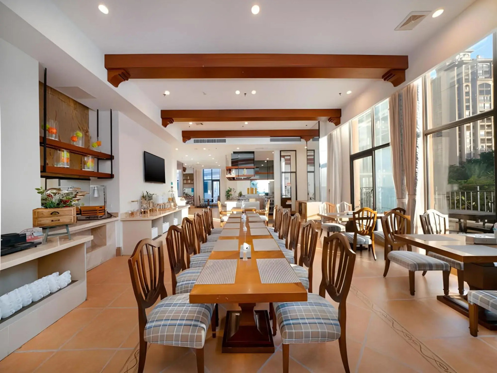 Beihai Manju Hotel (Yintan Qiaogang Folk Street Branch)