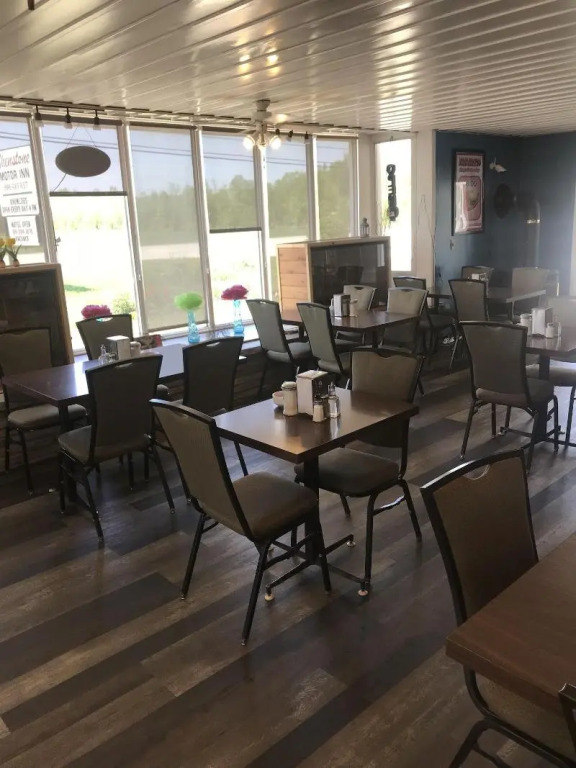 Shenstone Motor Inn