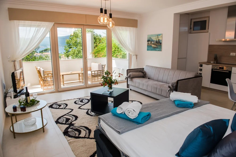 1-bed Large Apartment in Tivat Swiming Pool