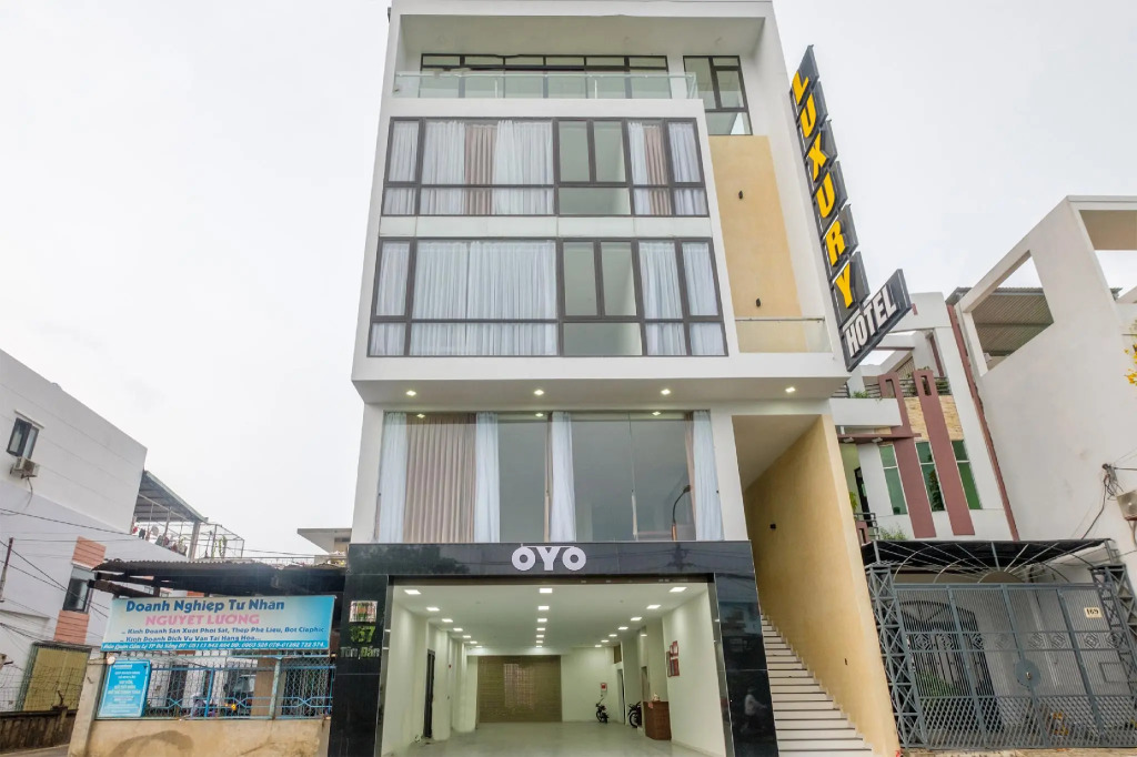 Luxury Hotel by OYO Rooms