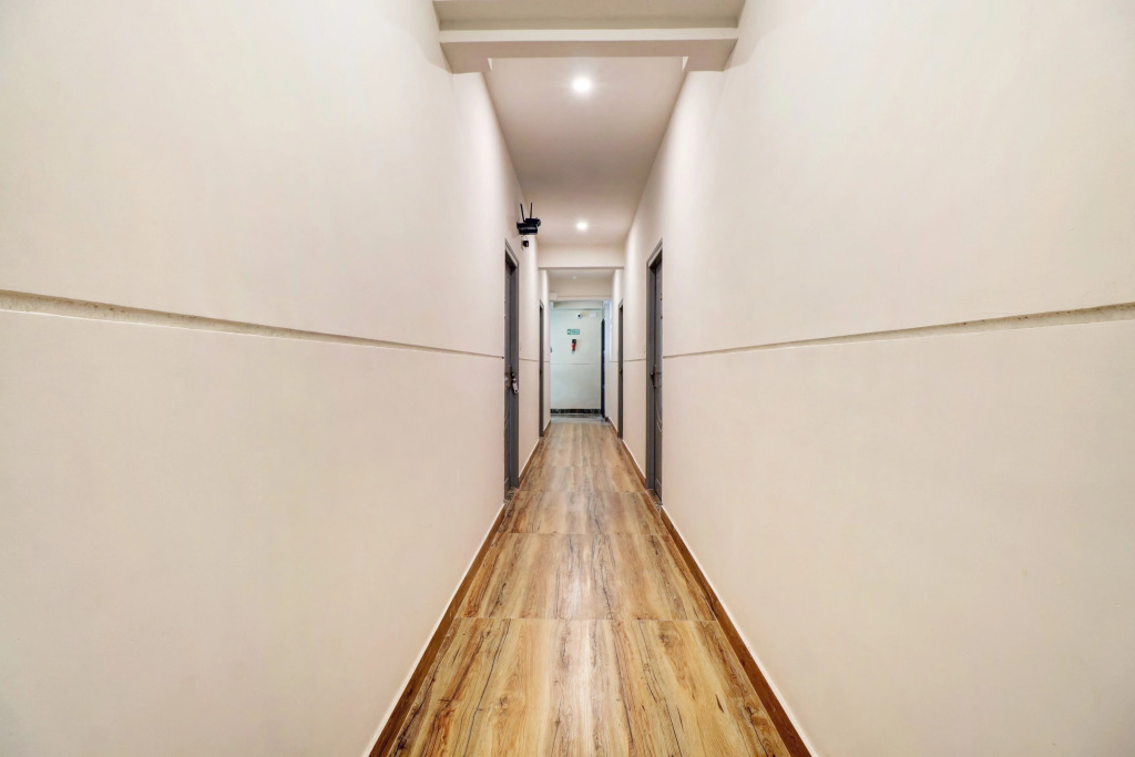 Townhouse Ecity Inn