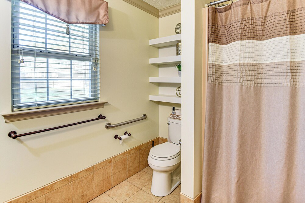 5 Mi to Coliseum! Spacious Home in Hampton Roads