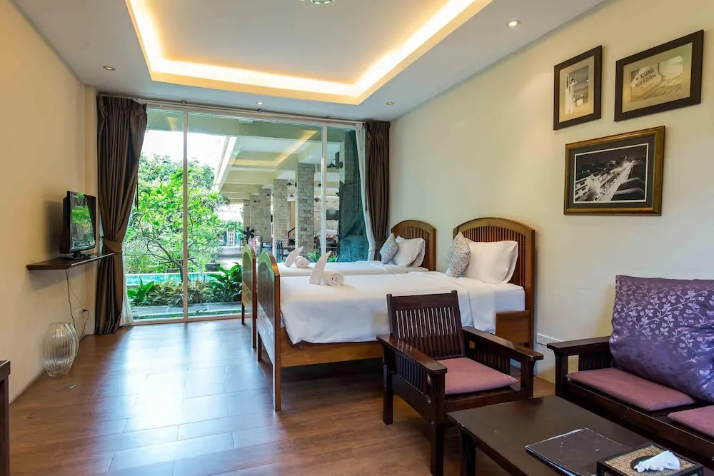 Feung Nakorn Balcony Rooms and Cafe