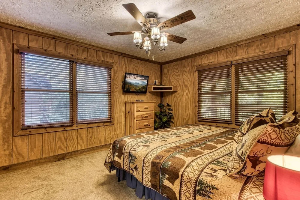 Er38r Grandpa's Getaway - Great Location- Close To Town 2 Bedroom Cabin by RedAwning