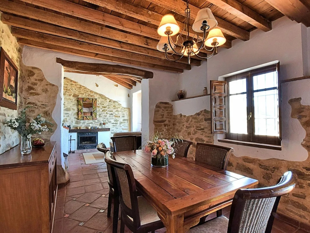 Authentic Country Home with Private Swimming Pool near Torcal de Antequera Nature Park
