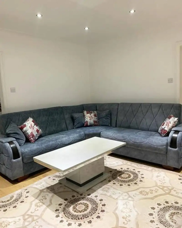 Stunning 2-bed House in Pembroke Dock