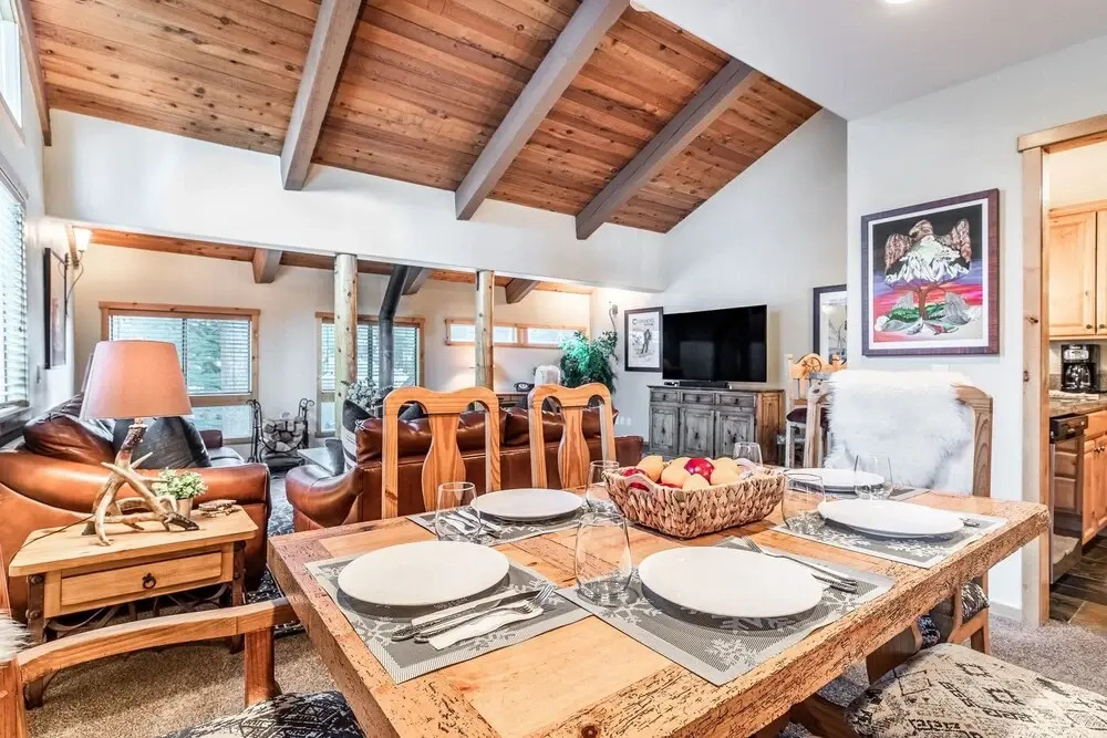 Courchevel 14 Remodeled Light and Bright Mountain Cabin, Walk to Canyon Lodge Slopes by RedAwning