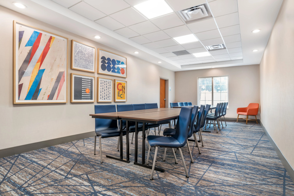 Holiday Inn Express Hotel & Suites Phenix City - Columbus by IHG