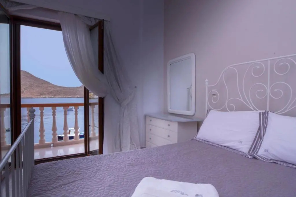 Villa Skiadeni - Sea front house