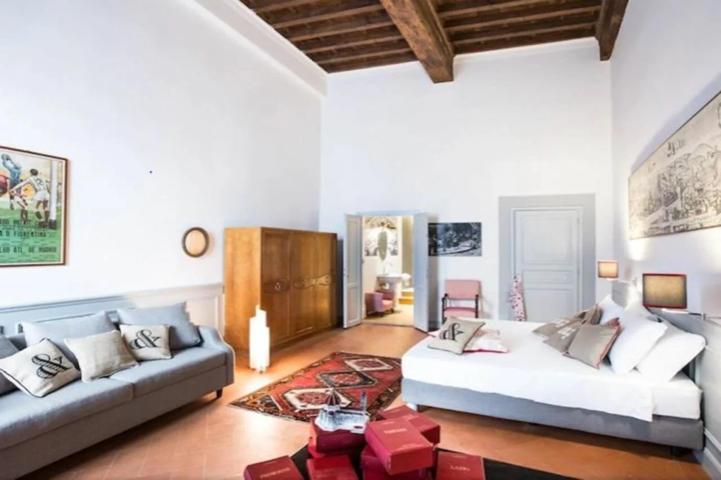Soprarno Suites