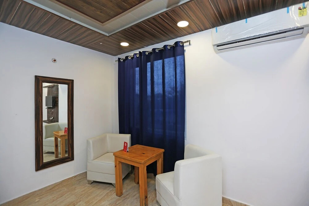 OYO 15566 Hotel Rosewood Inn