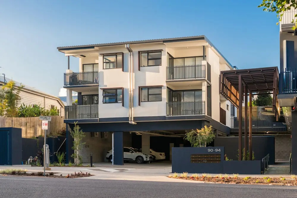 Oxford Steps - Executive 2BR Bulimba Apartment Across from the Park on Oxford St