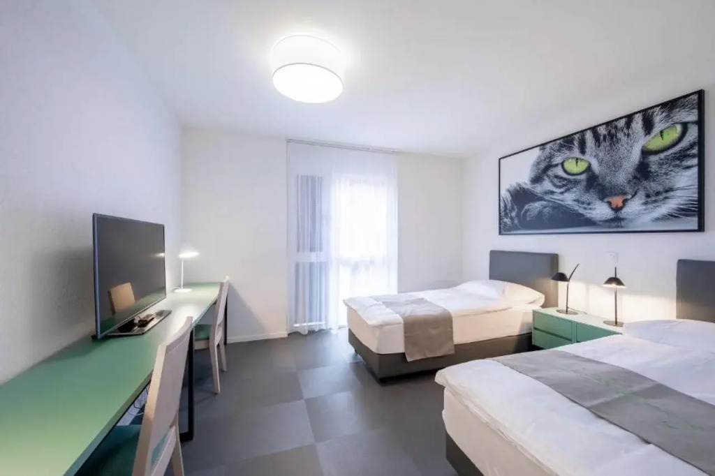 "The Freddie Mercury" Hotel