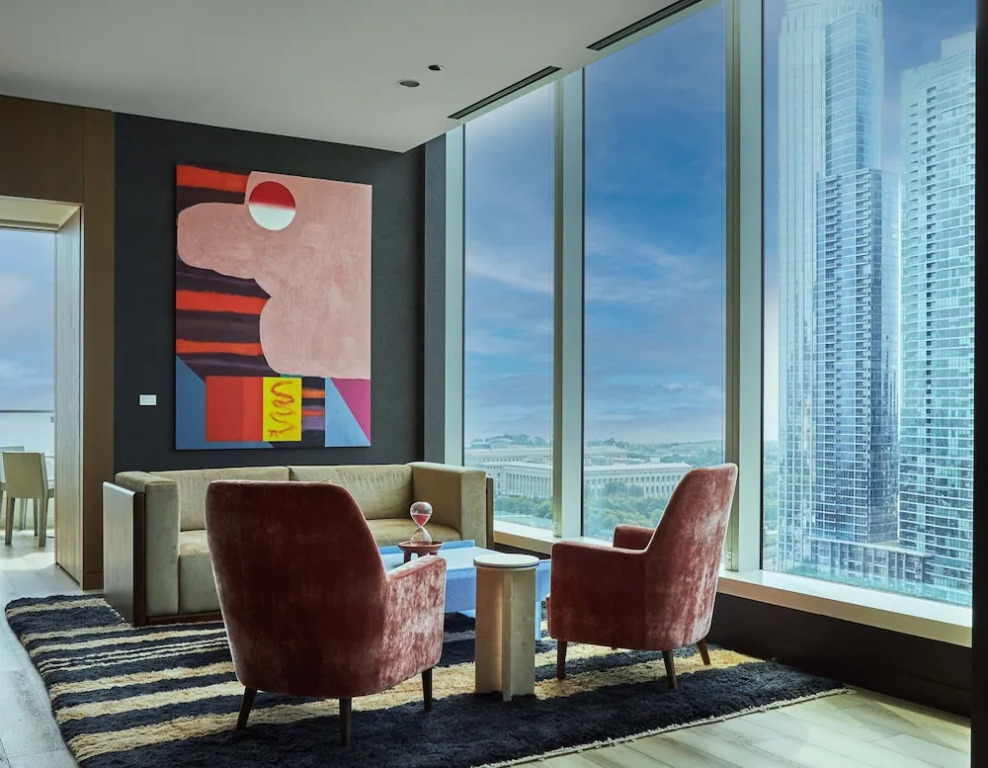60 Fl Lake View Apt An Urban Oasis in the Sky