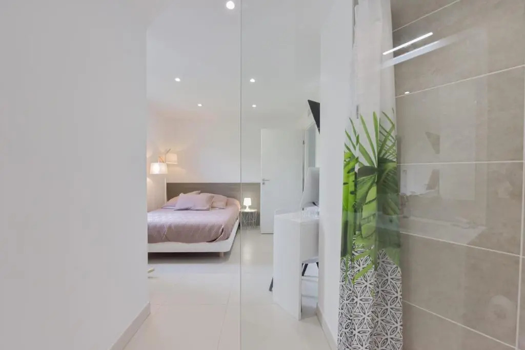 SERRENDY Apartment in residential property with swimming pool