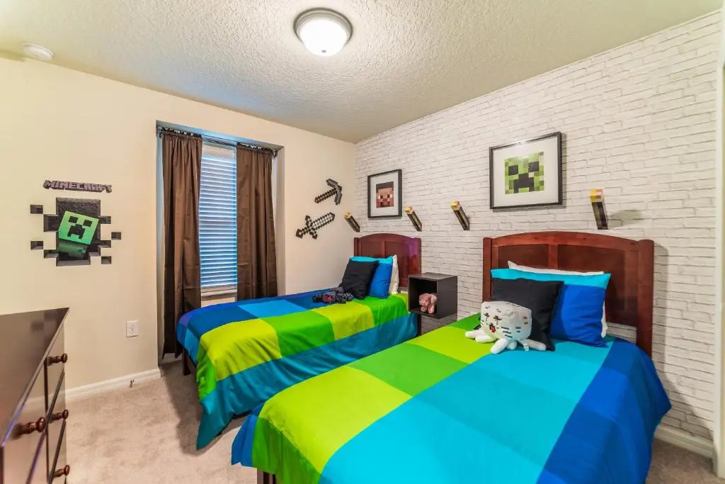 Beautiful townhome with splash pool and game room
