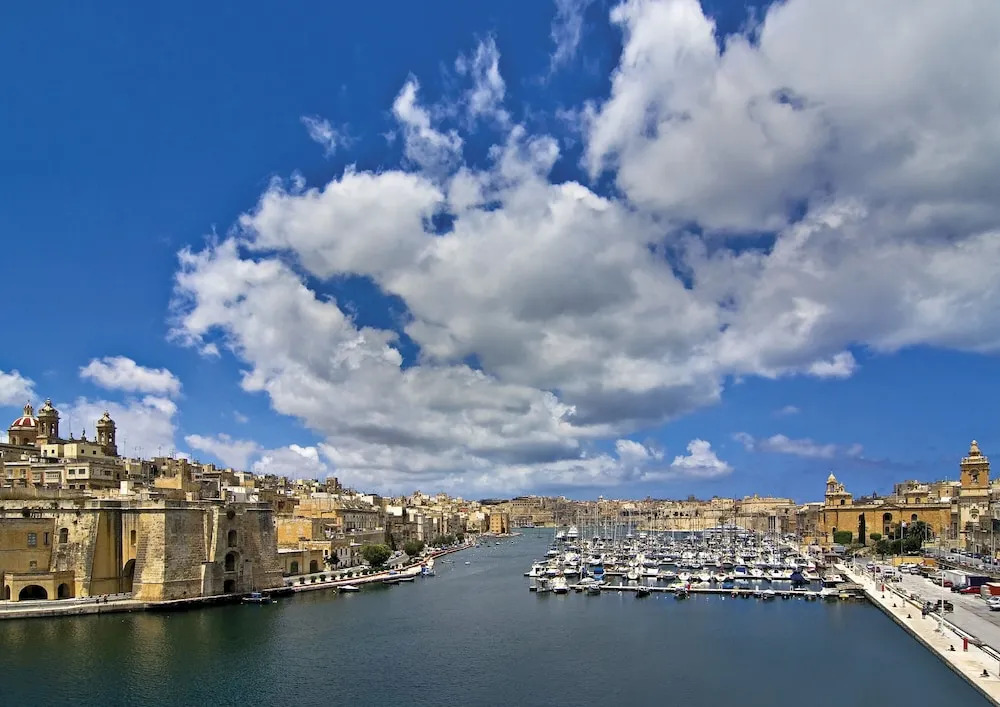Blue Harbour – Seafront Self-Catering Holiday Penthouse – St Paul’s Bay