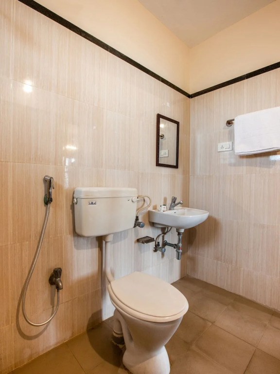 OYO 39342 Beehive Inn