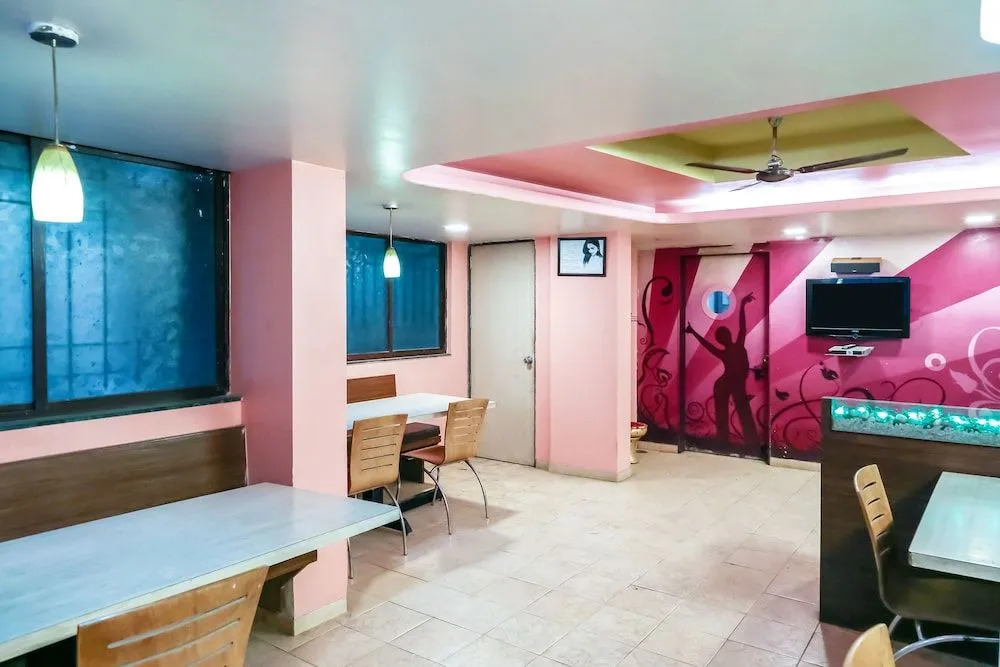 OYO Flagship 18270 Eon Studio Apartments