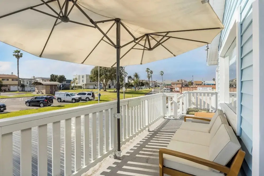 Walk to the Sand! Ocean Views, Balcony & Parking Sunset Surf