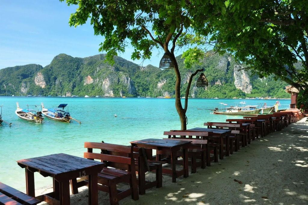 Phi Phi October House