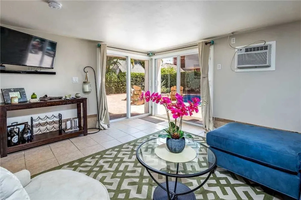 Miramar 124 Lower Unit - Studio Home