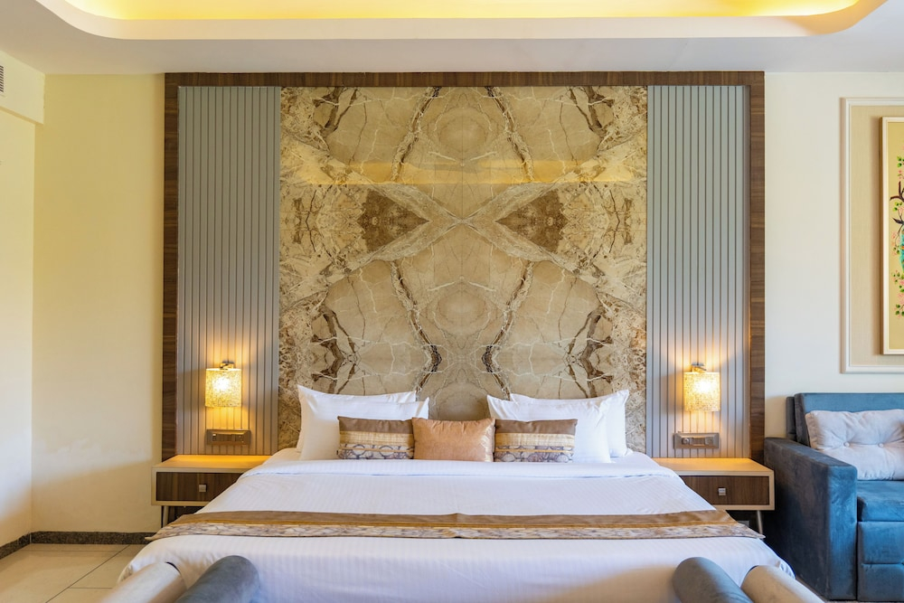 Mountain Creek by ELIVAAS Prive Pet-friendly 1 Luxe Room with Shared Pool and Gazebo