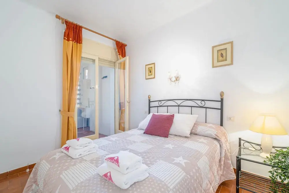 Beachfront Apartment in Empuriabrava With Pool