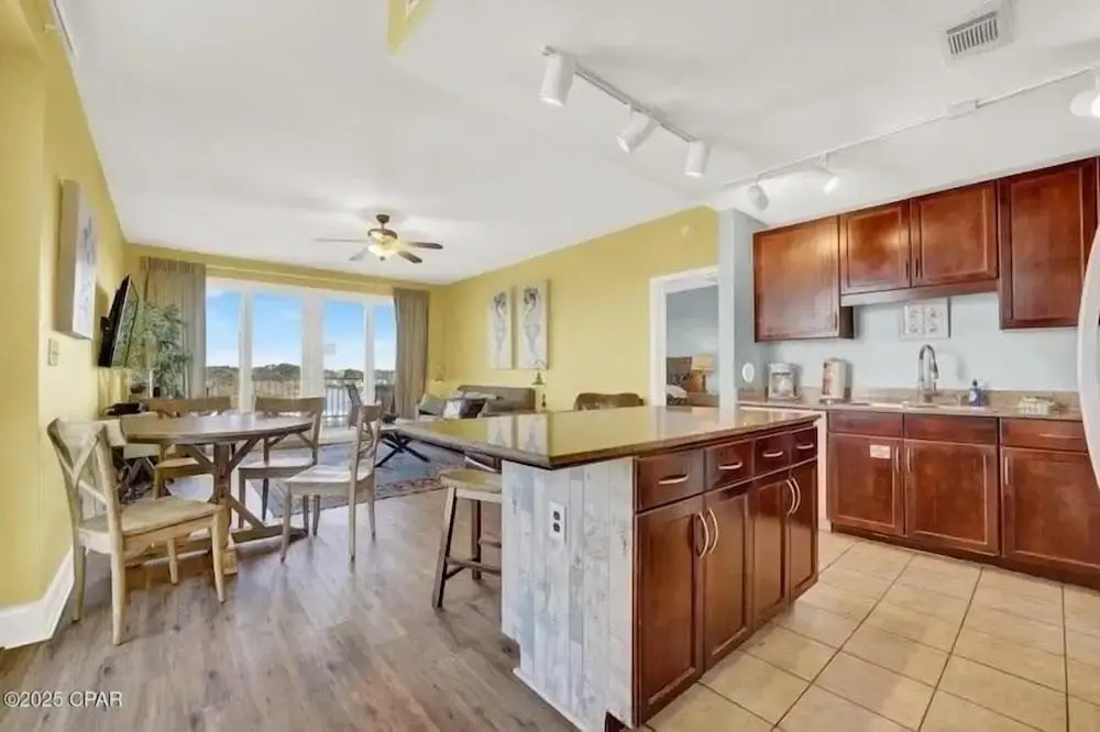 Laketown Wharf 338 3 Bedroom Condo