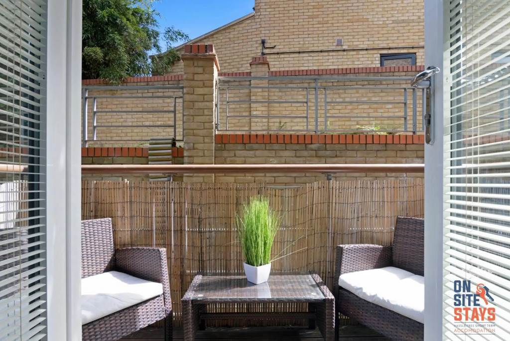 2 bed apt, en suite, Balcony, Wifi, 2 x parking