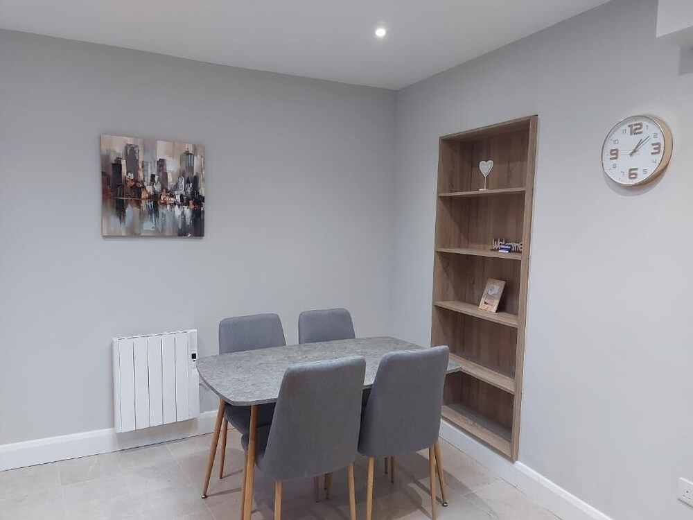 4 Eyre Square Lane