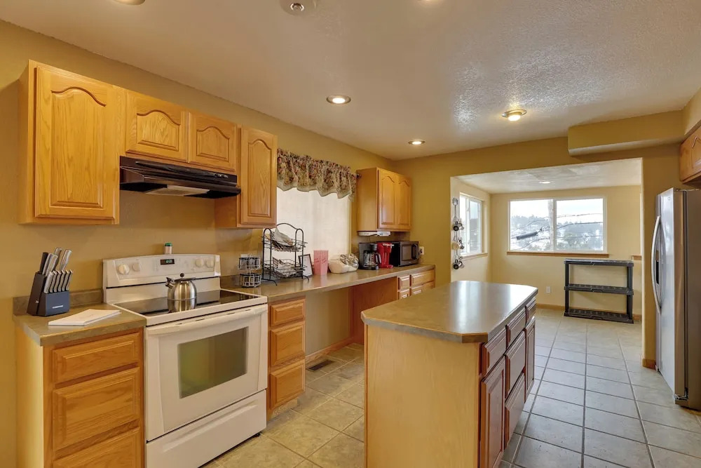 Lovely Black Hills Area Home: Covered Porch & Deck