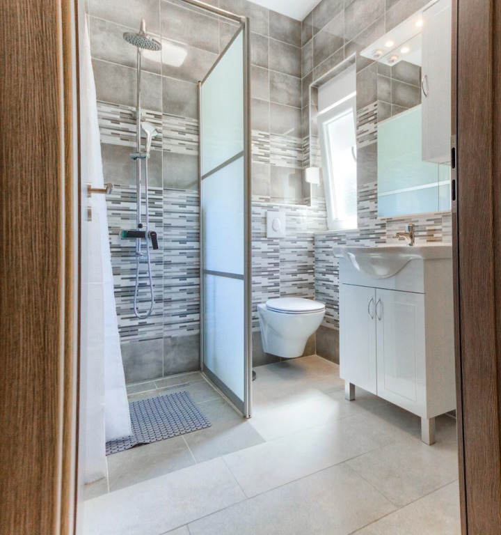 Modern Luxury 2-bedroom apt With Balcony & Patio