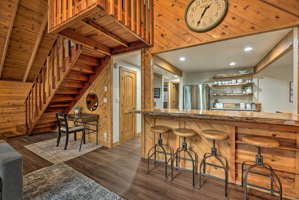 Pinetop Chalet Cabin ~ 1 Mi to Woodland Park