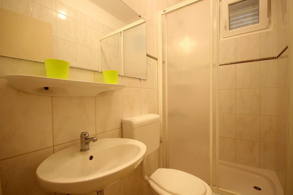 Apartment Dino - apartments with hot tub: A1 Novalja, Island Pag