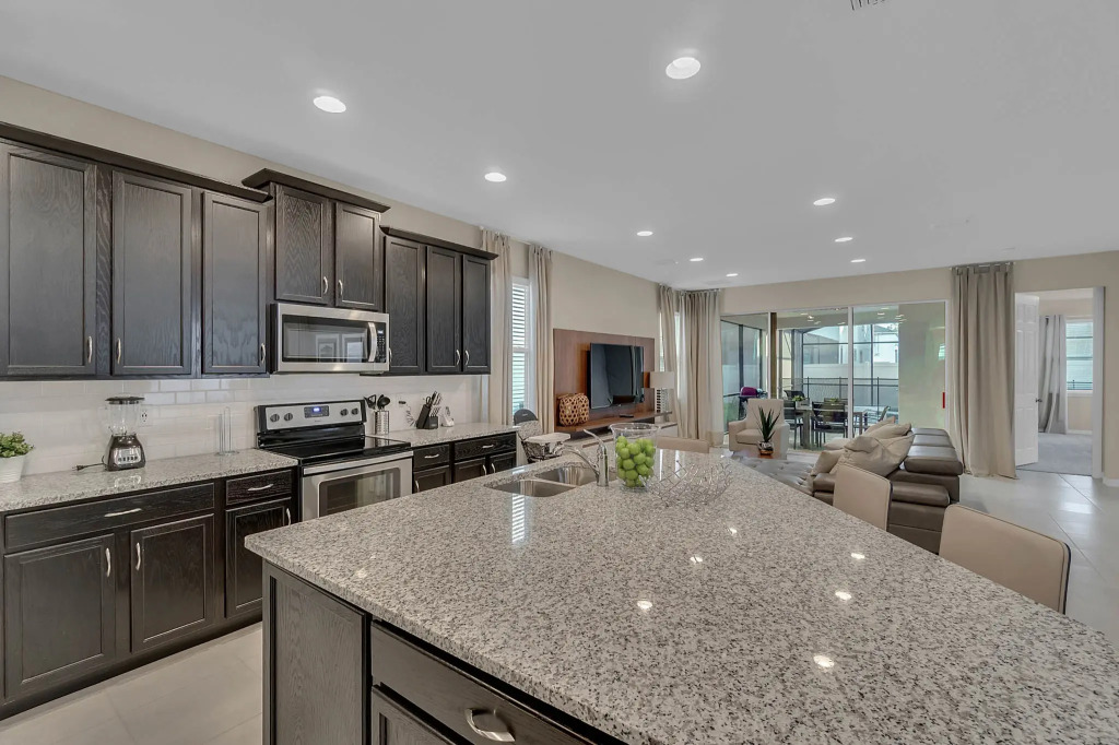 5 Bedrooms 55 Bathrooms Solara 9026 Pc