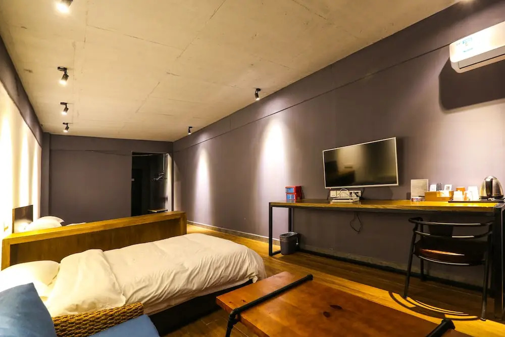 Comma Travel International Youth Hotel