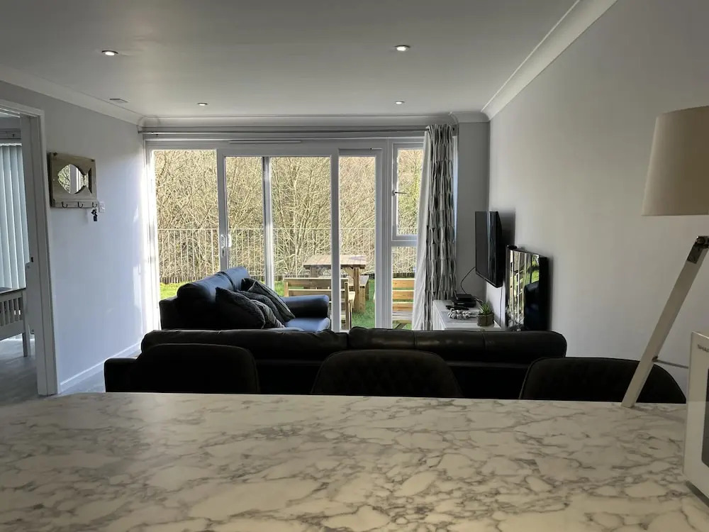 2 Bed Villa Sleeps 4 - Wifi Garden Sea Views