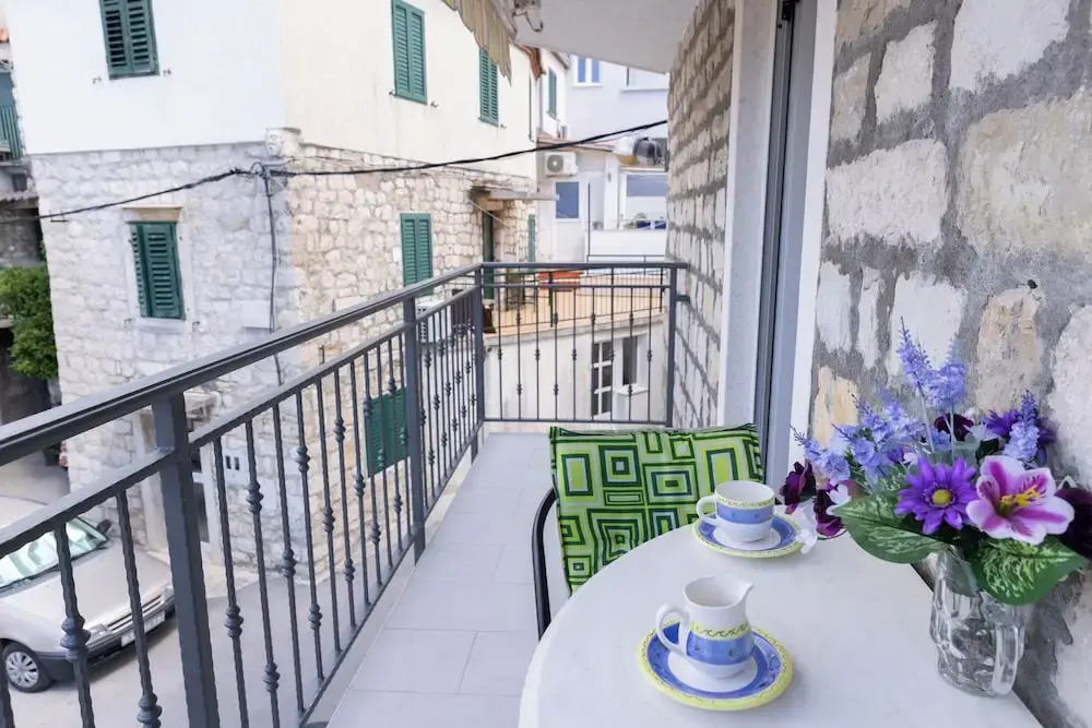 A Apartment Near Beach With two Balconies