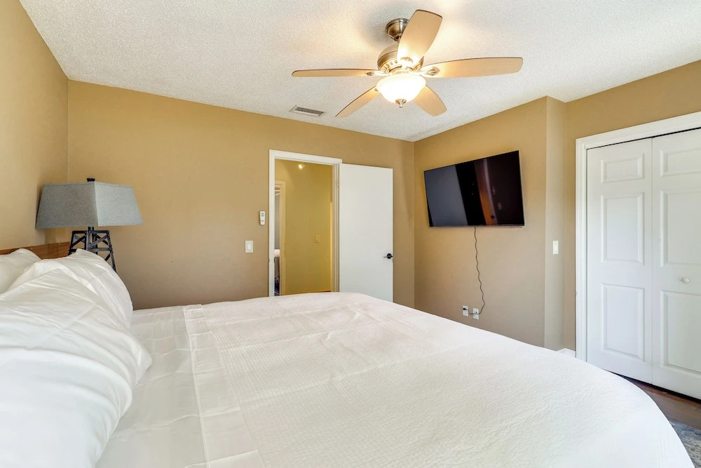 Water View! Walkable Gem Near Bayshore Boulevard