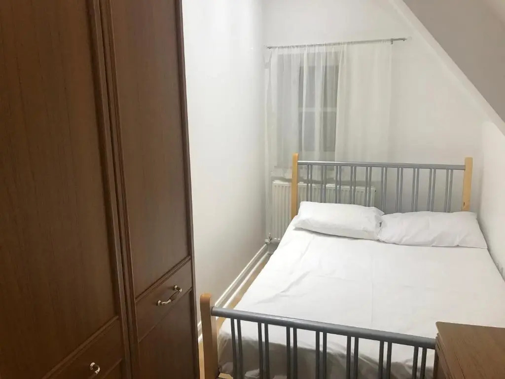 Spacious Two Double Bedrooms Flat, H 5