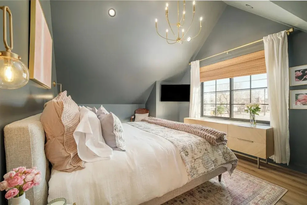 Luxe Designer Flat on Sloans Lake w/ Rooftop Deck