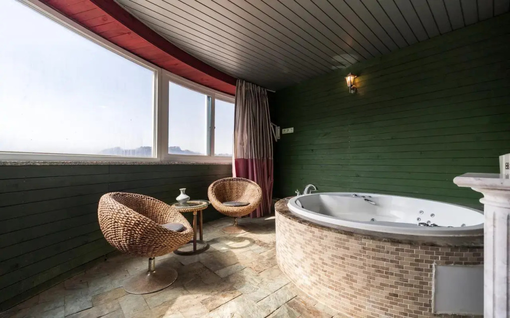 WIZ Hotel
