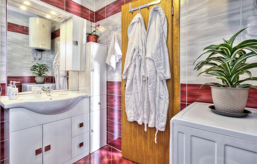 Lovely Home In Kastel