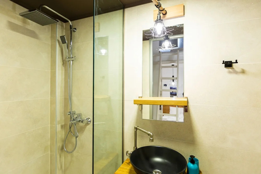 Ink Hotels Phos