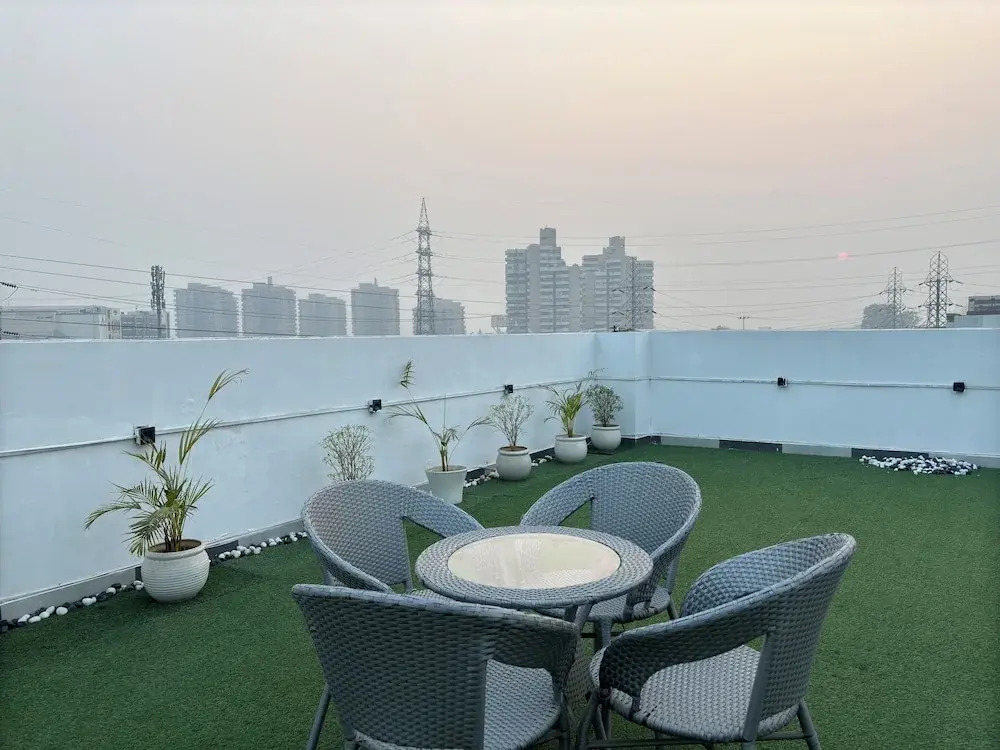 Housr Sector 43 Gurgaon Paras Hospital