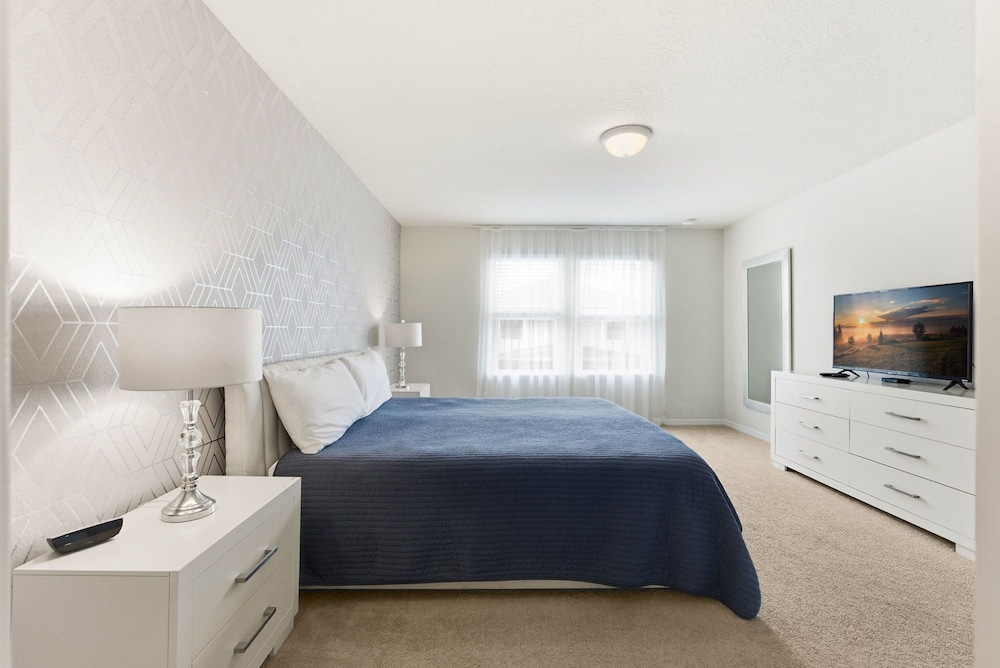 Cozy and Spacious 5BR With Pool Near Disney Parks